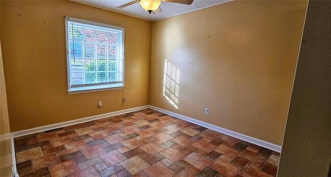 Building Photo - 1575 S Ridge Dr