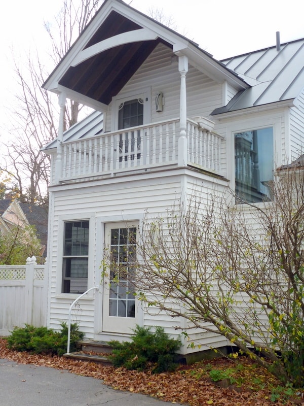 Building Photo - 18 Henry St