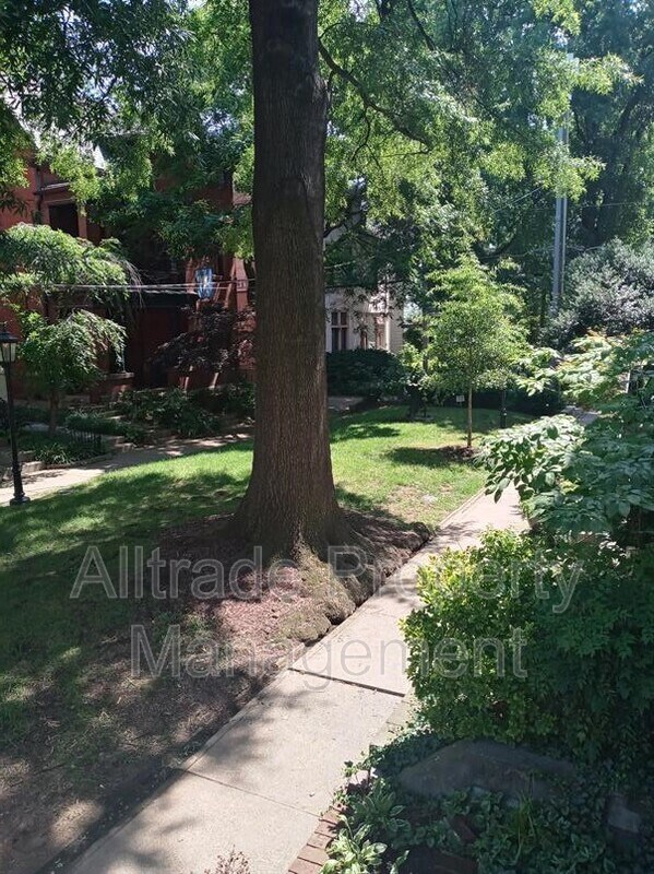 Building Photo - 422 Belgravia Ct