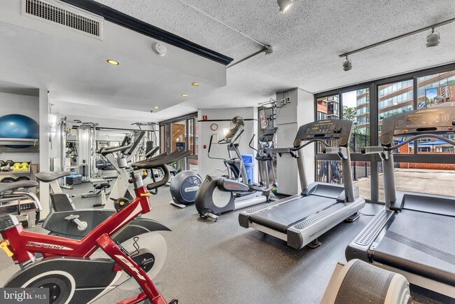 Building Photo - 1001 N Randolph St