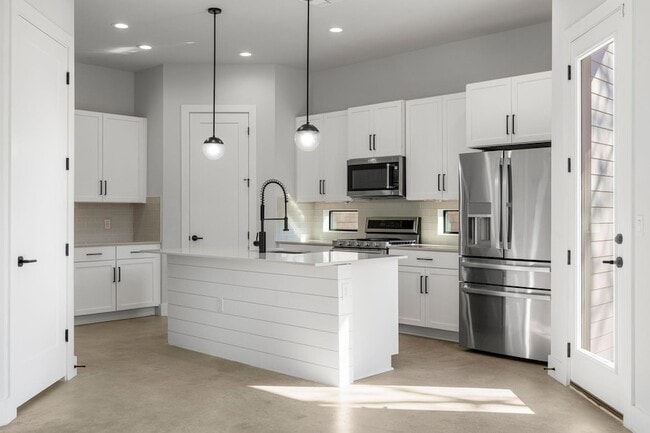 Building Photo - 1405 Perez St