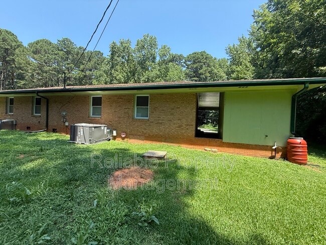 Building Photo - 725 Locust Ln