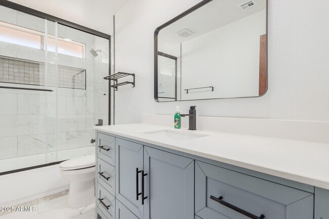 Building Photo - 816 E Forest Hills Dr