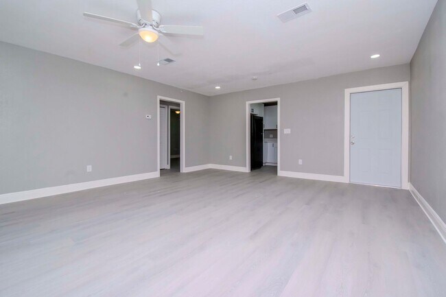Building Photo - 1313 Eagleview Dr