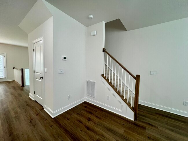 Building Photo - 2132 Barrowcliffe Dr NW