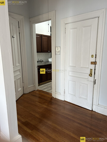 Building Photo - 406 Beacon St