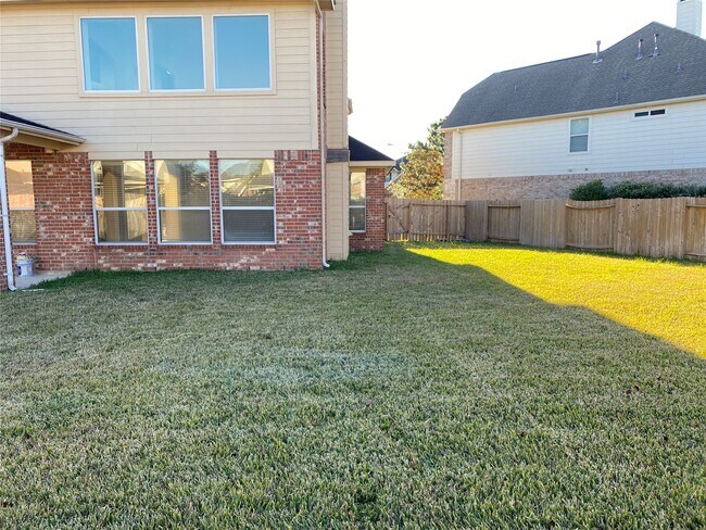 Building Photo - 10930 Reston Point Dr