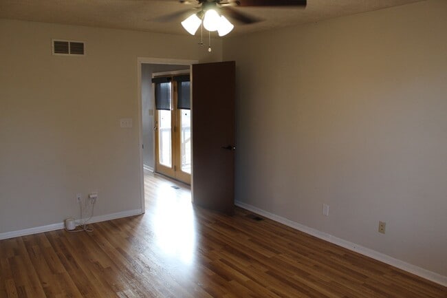 Building Photo - 4 Bedroom Ranch Home in Avon!