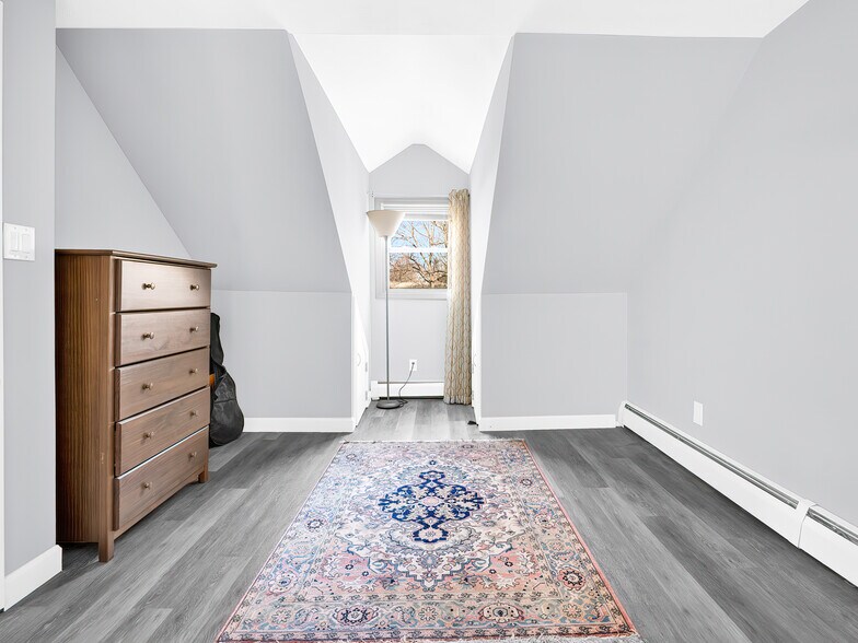 Building Photo - 32 Hamlin Ave