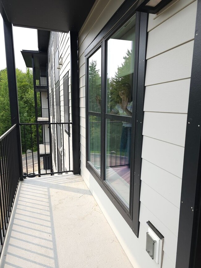 Building Photo - A Flexible Floor Plan That Adapts to You - One Bedroom with Den Apartment