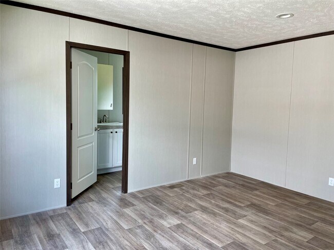 Building Photo - 720 S Shanks St