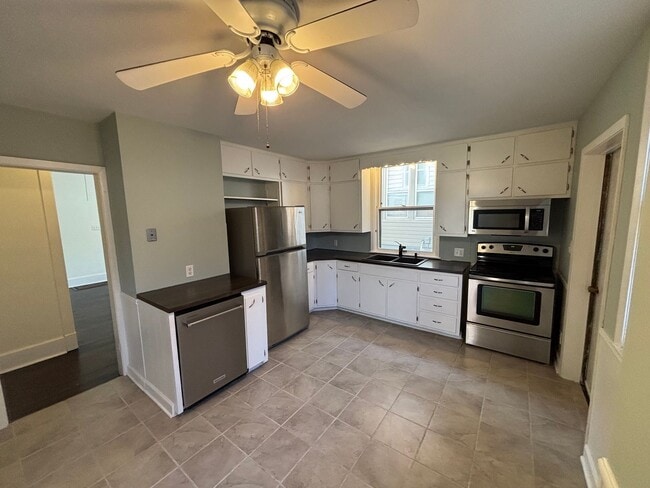 Primary Photo - Newly Renovated 3 Bedroom on Park Avenue