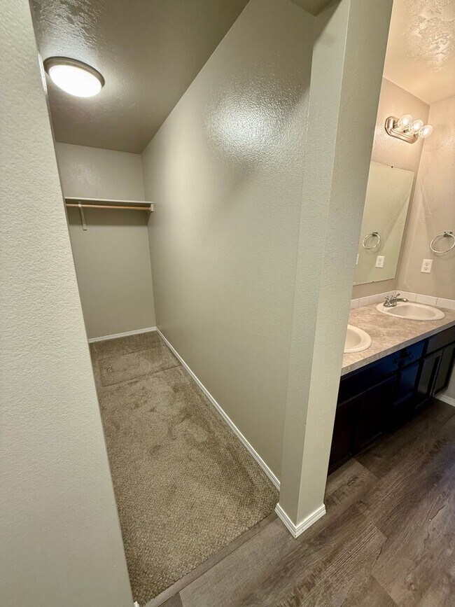 Building Photo - Great location, 3 bedroom two bath home fo...