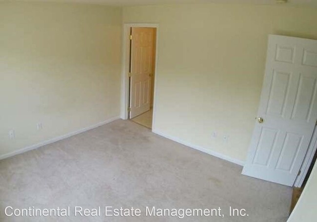 Building Photo - 3 br, 3.5 bath House - 646G Oakwood Avenue