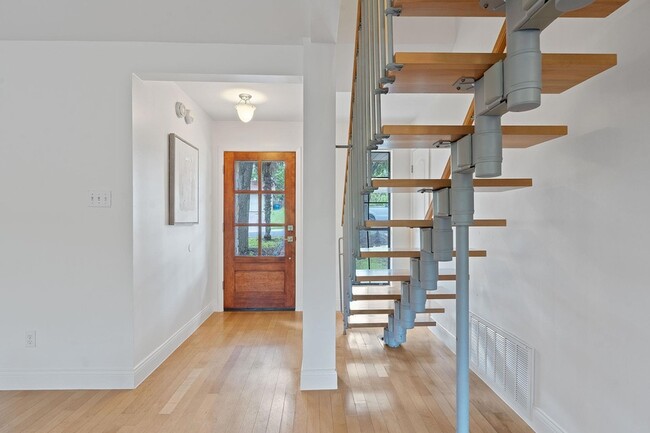 Building Photo - 3633 Peregrine Falcon Dr