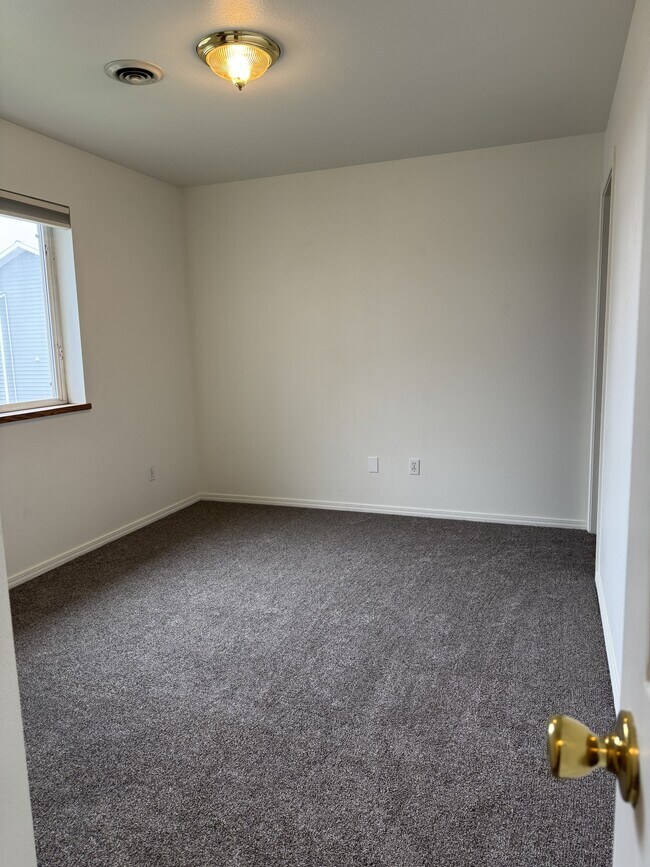 Building Photo - 210 Show PlaceUnit C