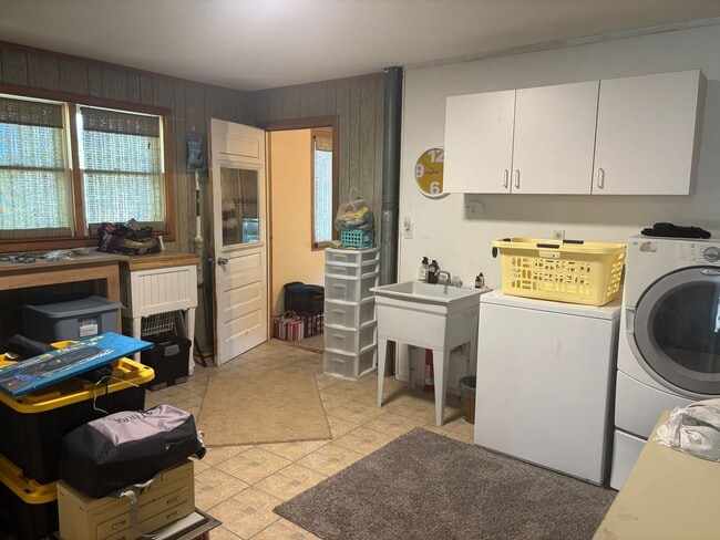 Building Photo - Horse Property for rent with beautiful Bri...