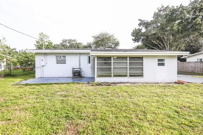 Building Photo - 2971 SW 14th St