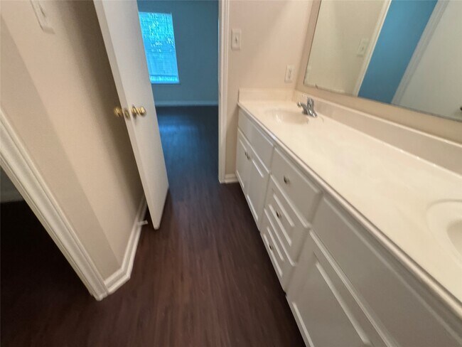 Building Photo - 16310 Long Valley Ct
