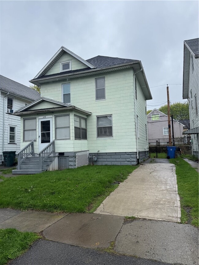 Building Photo - 239 Weyl St