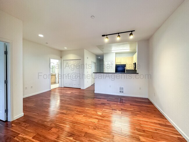 Primary Photo - 1121 40th St