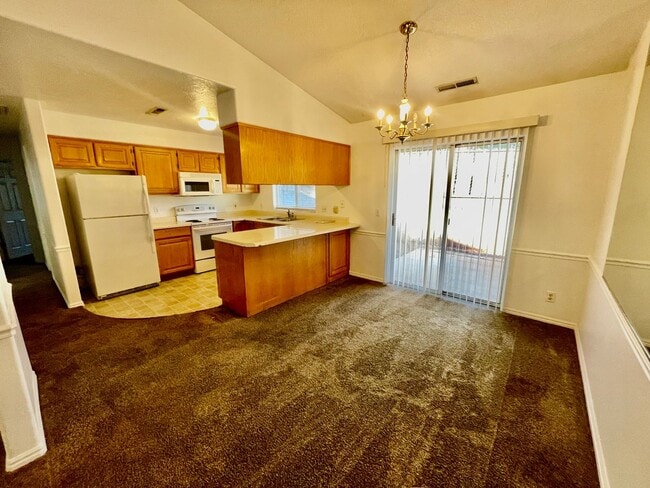 Building Photo - Adorable 3-BR Home with Garage and Amenities