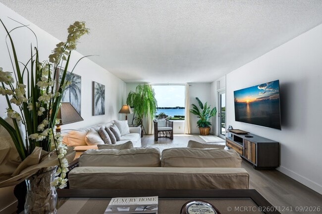 Building Photo - 3450 S Ocean Blvd
