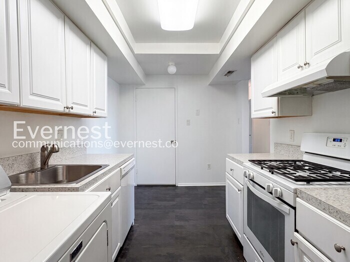 Building Photo - 10202 Prince Pl
