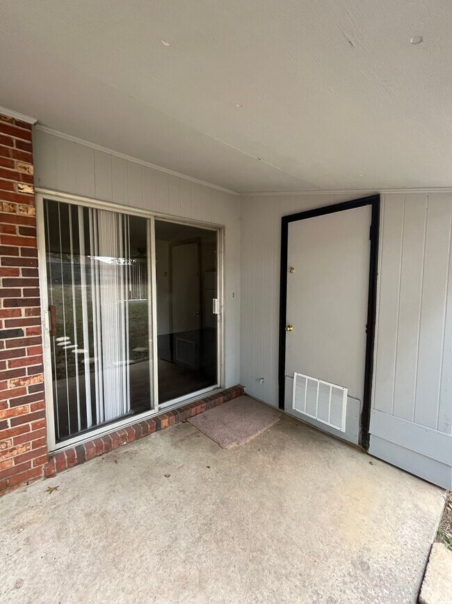 Building Photo - New On the Market!