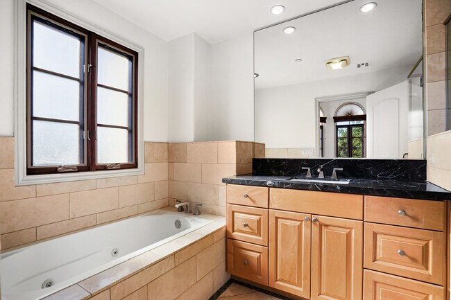 Building Photo - 985 N Michillinda Ave