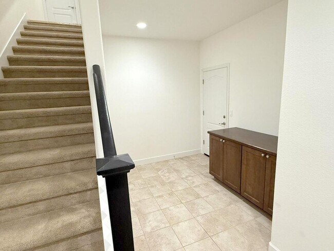 Building Photo - NEW PRICE ! Modern & Luxurious Ryan Terrac...