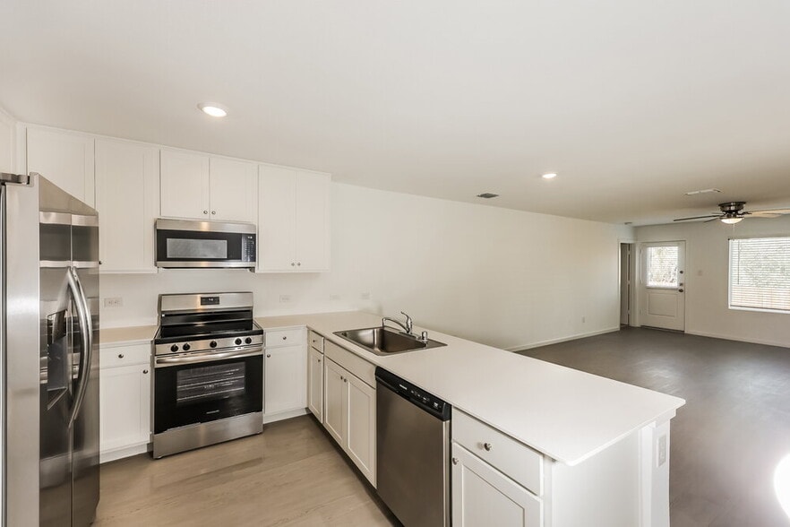 Building Photo - 110 Willow Wy