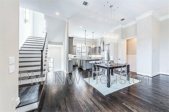 Building Photo - 5309 Blossom St