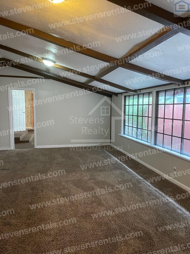 Building Photo - 3615 Ridgeside Rd