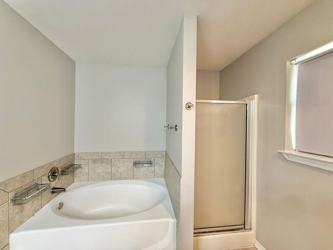 Building Photo - Stunning 4 Bedroom in Tyler! Available in ...