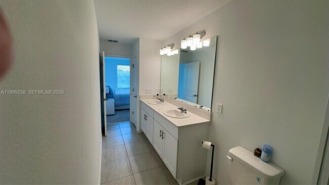 Building Photo - 3381 Composition St