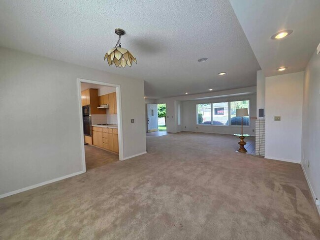 Building Photo - Quiet Rental in Waterville with Garden!