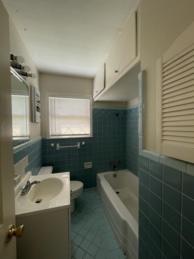 Building Photo - 1238 Dona Dr