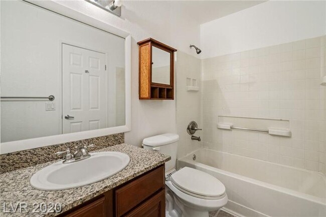 Building Photo - 2 Bedroom Condo
