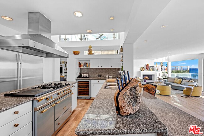 Building Photo - 26940 Malibu Cove Colony Dr