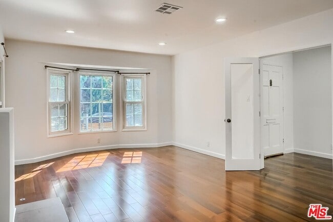 Building Photo - 2356 Pelham Ave