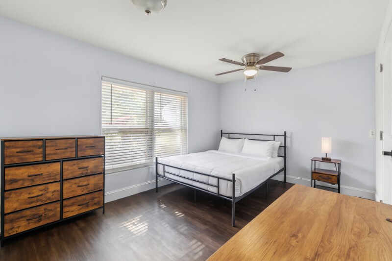 Building Photo - 310 Burland St