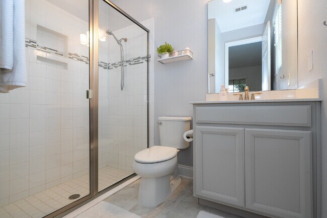Building Photo - "Spacious 4-Bedroom Retreat with 3 Full Baths in Winter Garden's Serene Sanctuary"