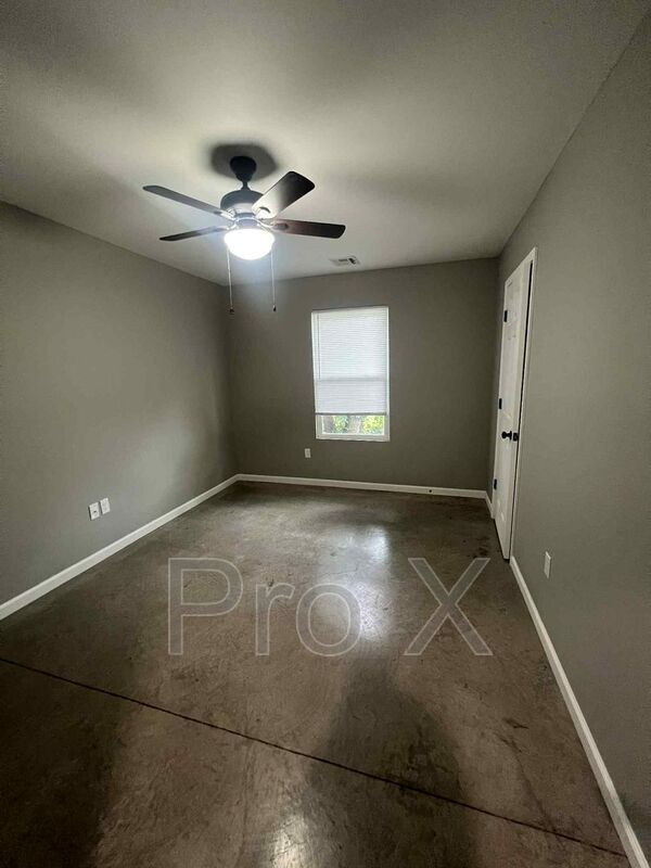 Building Photo - 206 N Wall Ave