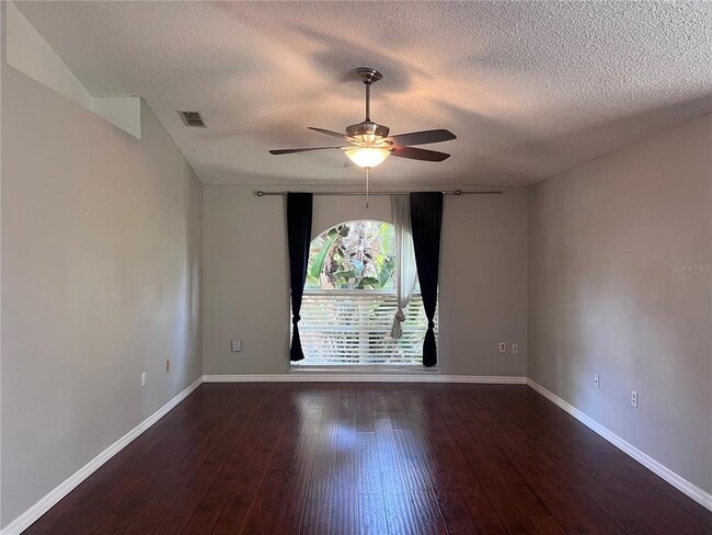 Building Photo - 319 Velveteen Pl