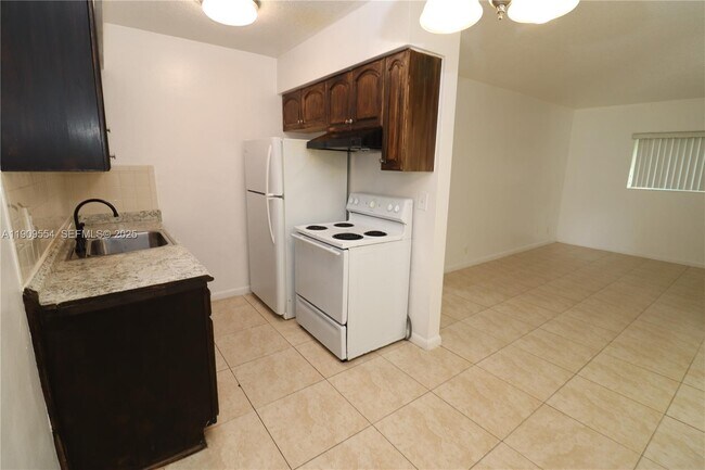 Building Photo - 1708 N 16th Ave