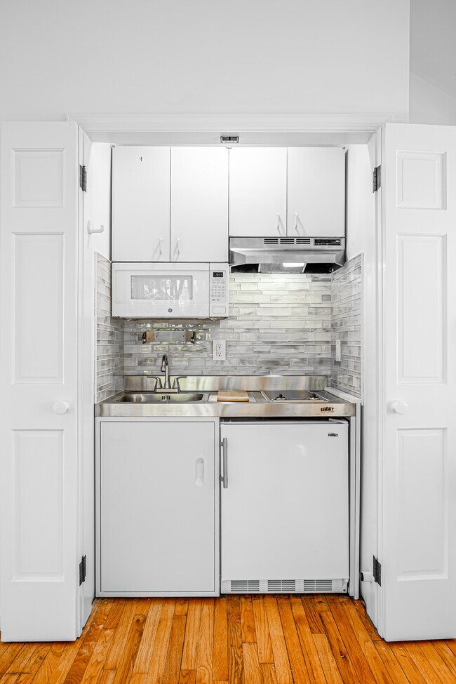 Kitchenette (toaster/oven not shown) - 109 Murray St