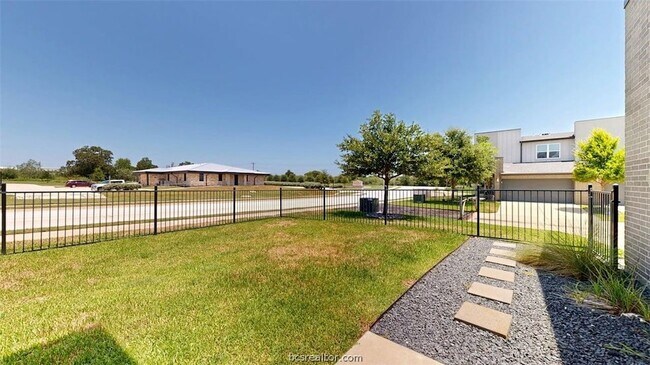 Building Photo - 3901 WS Phillips Pkwy