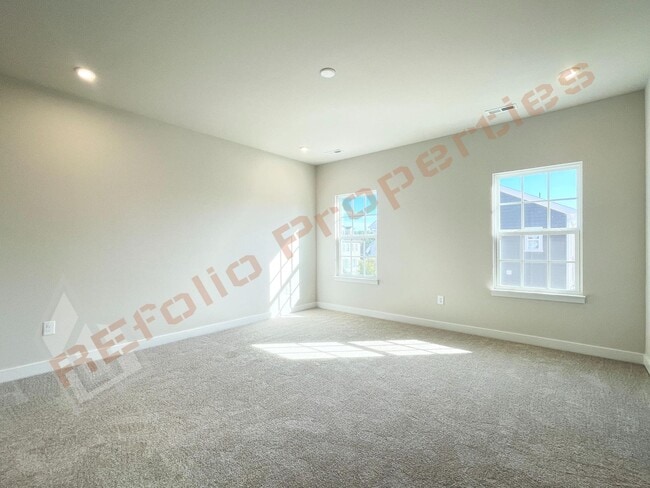 Building Photo - Beautiful brand new 3-Story Townhome | 4 Bedrooms, 3.5 Bathrooms, 2332 sq ft @ 751 South Townhome...