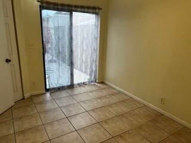 Building Photo - 142 Meadows Dr